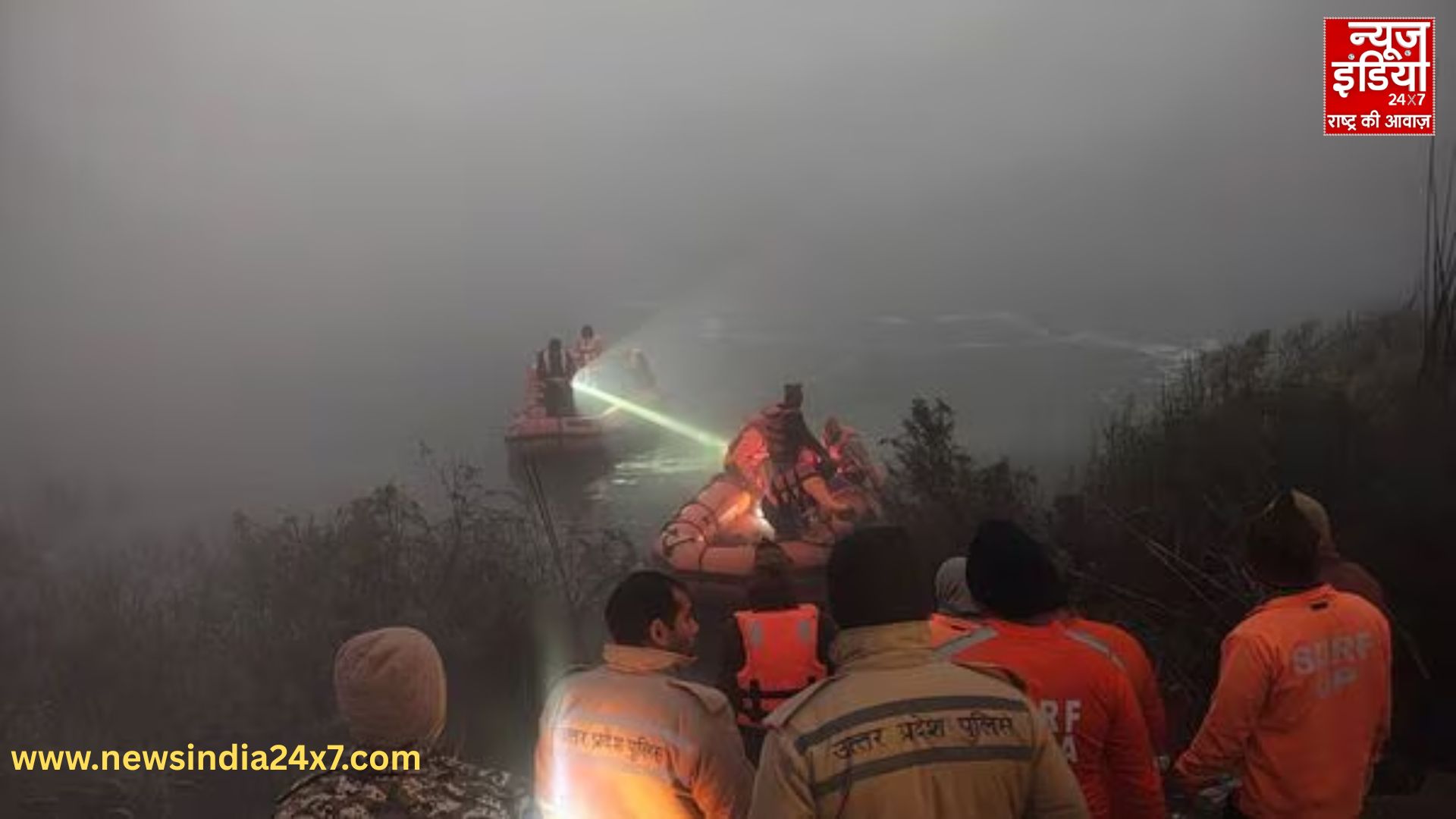 नोएडा में दलदल में इंजीनियर युवराज की मौत के बाद मौके पर बचाव दल नोएडा में दलदल में इंजीनियर युवराज की मौत के बाद मौके पर बचाव दल