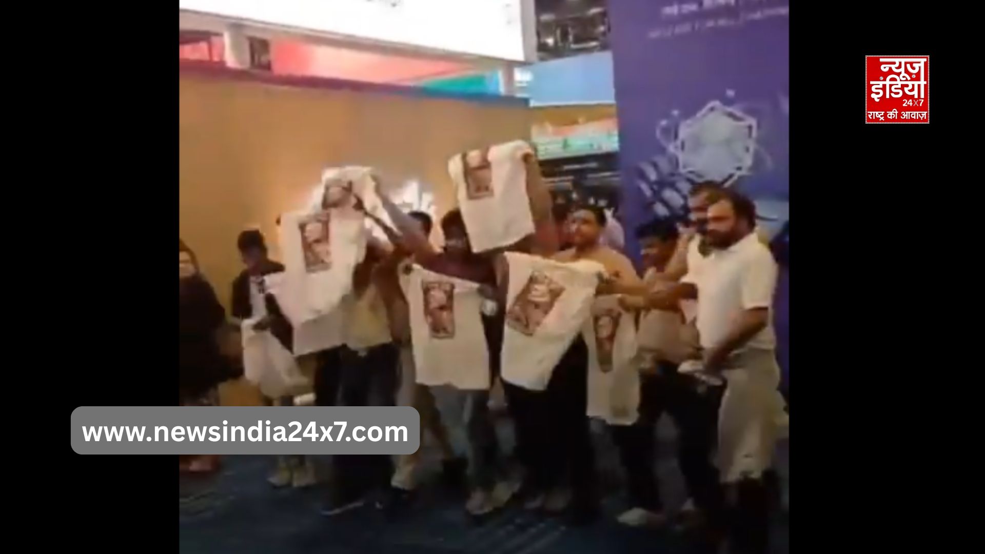 AI इंपैक्ट समिट में यूथ कांग्रेस का हंगामा, टीशर्ट उतारकर सरकार के खिलाफ की नारेबाजी