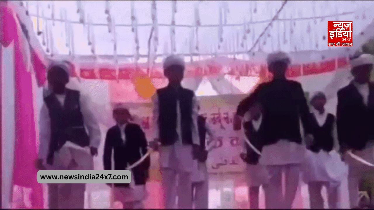 महाराष्ट्र में यवतमाल के सरकारी उर्दू स्कूल में बच्चे। महाराष्ट्र में यवतमाल के सरकारी उर्दू स्कूल में बच्चे।