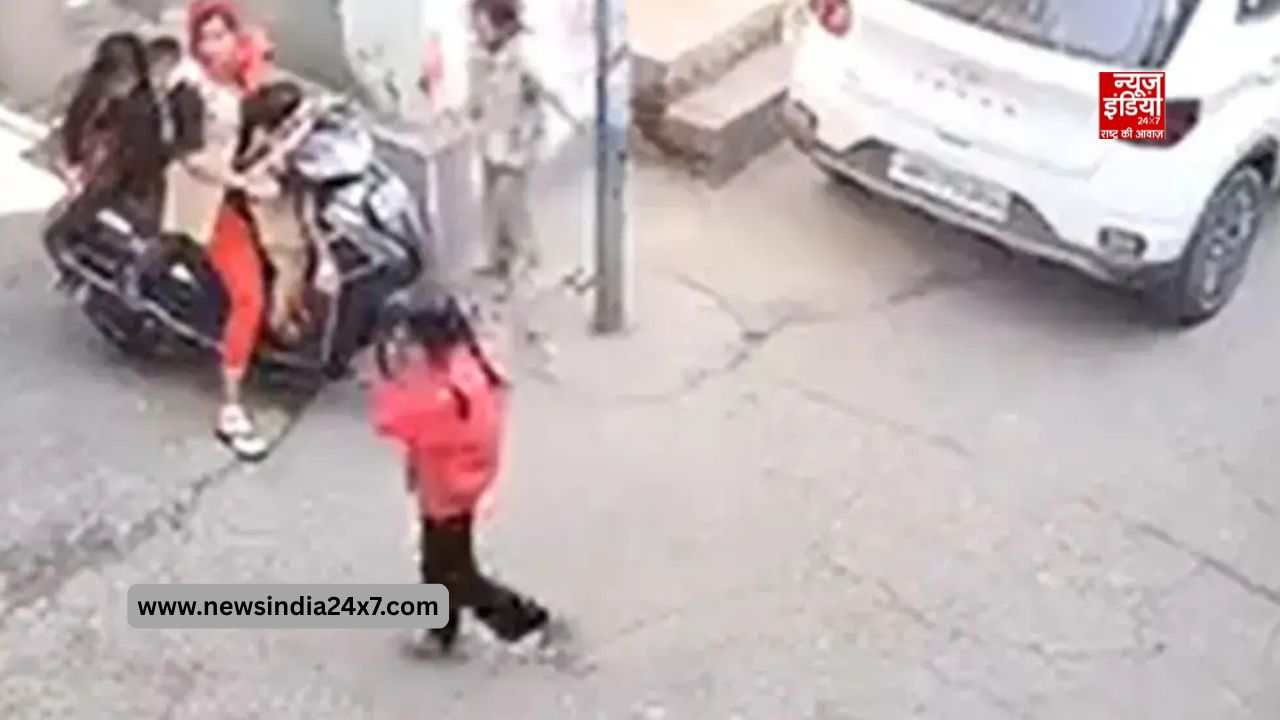 मुजफ्फरनगर में स्कूटी बेकाबू होकर दीवार से टकराई मुजफ्फरनगर में स्कूटी बेकाबू होकर दीवार से टकराई