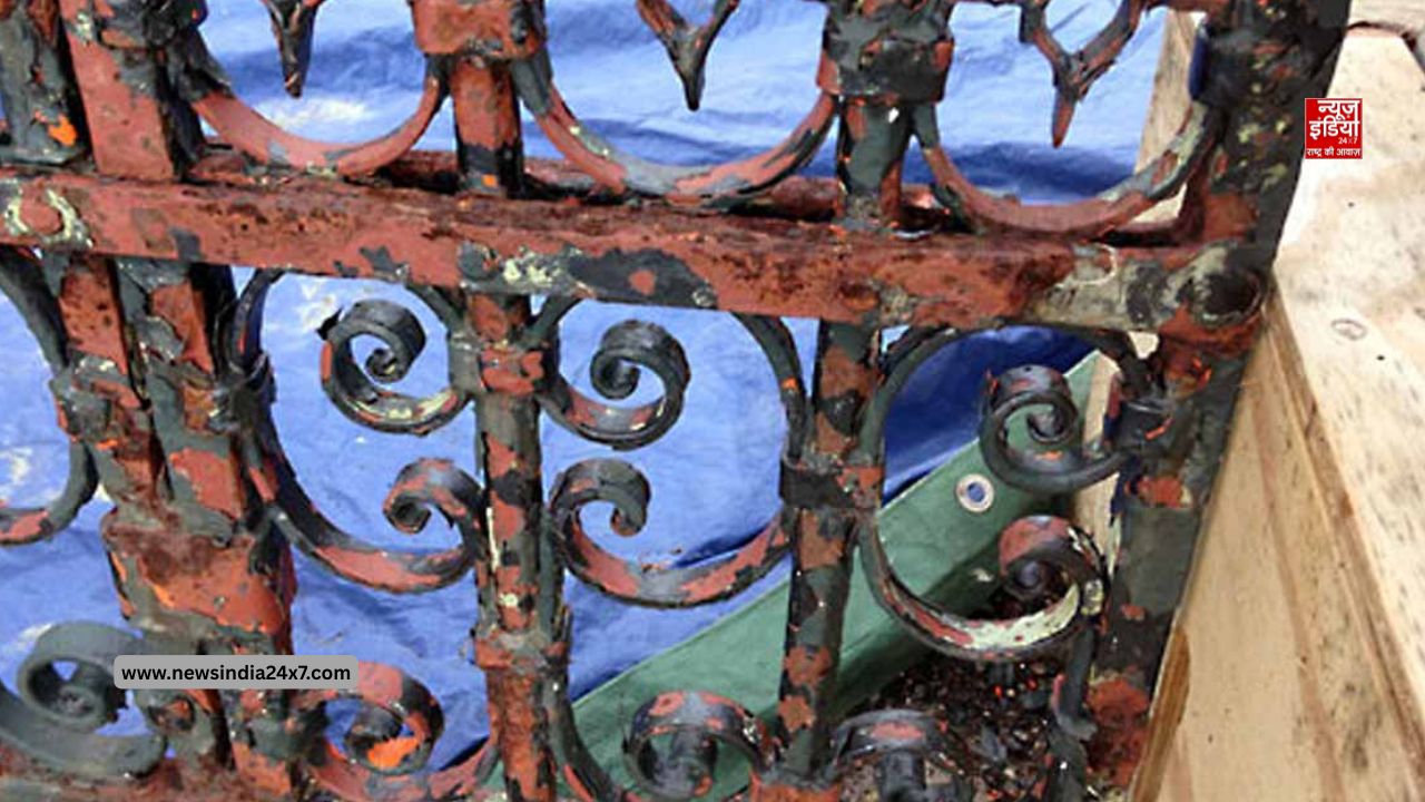 लोहे के गेट पर जमी जंग हटाना हुआ आसान! अपनाएं ये 5 घरेलू ट्रिक्स