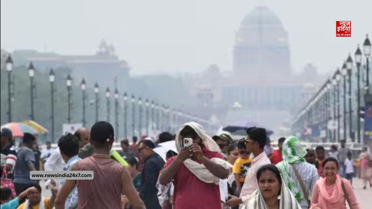 दिल्ली-NCR में उमस और तपिश ने बढ़ाई लोगों की परेशानी, IMD ने मौसम को लेकर दिया बड़ा अलर्ट