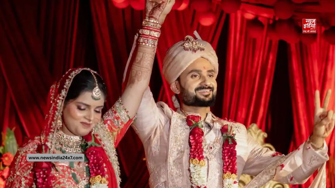 टीम इंडिया के पेसर आकाश दीप ने वाराणसी में अक्षिता राज संग रचाई शादी