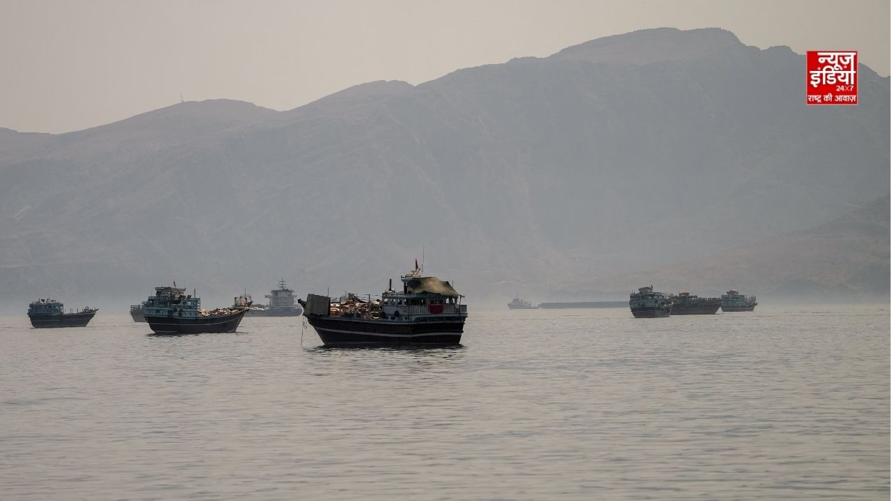 Hormuz Strait पर नहीं लगेगा कोई शुल्क! ट्रंप बोले- ईरान ने टोल और अतिरिक्त चार्ज नहीं लगाने का दिया भरोसा