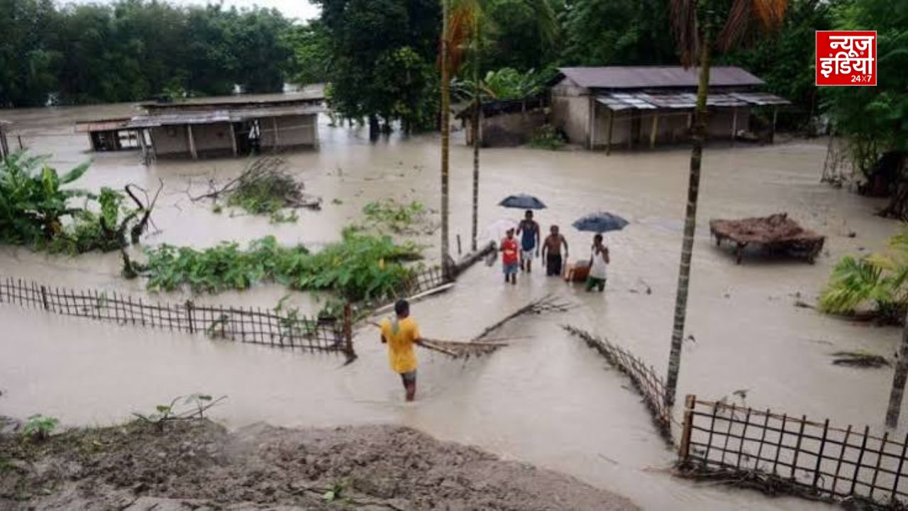 असम में बाढ़ बनी आफत, 10 लोगों की गई जान, लाखों की जिंदगी प्रभावित