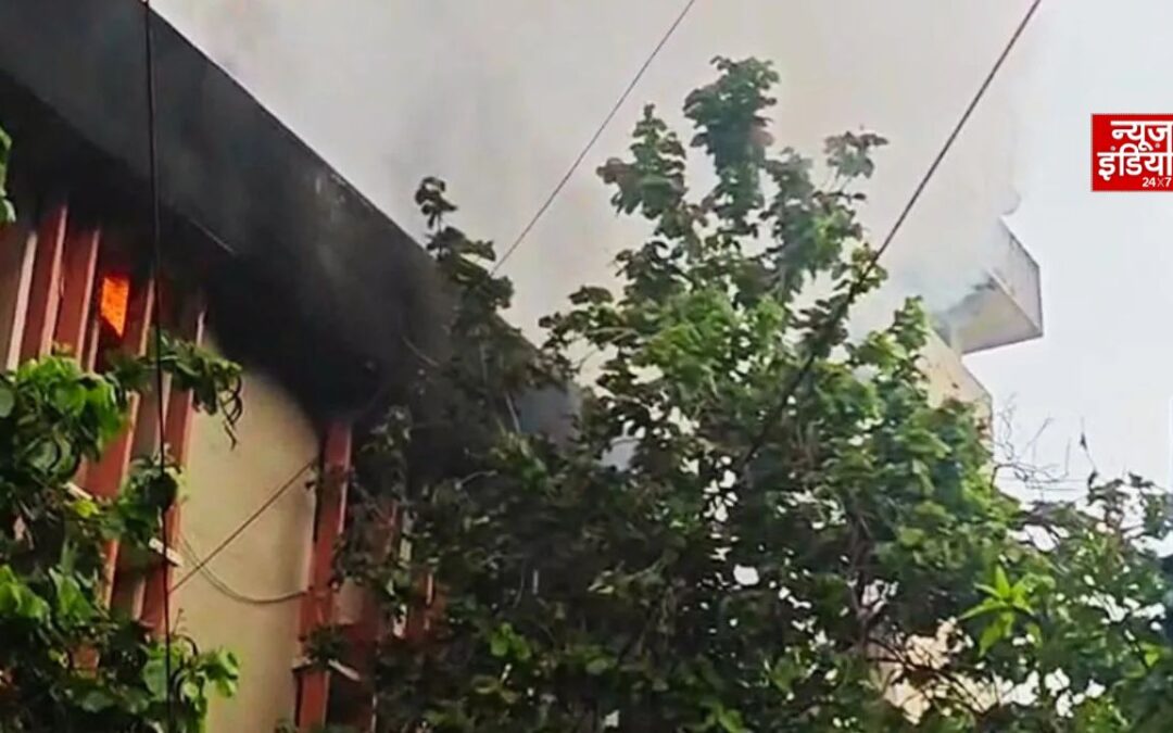 राजधानी लखनऊ के जवाहर भवन में आग, महत्वपूर्ण दस्तावेजों को भारी नुकसान