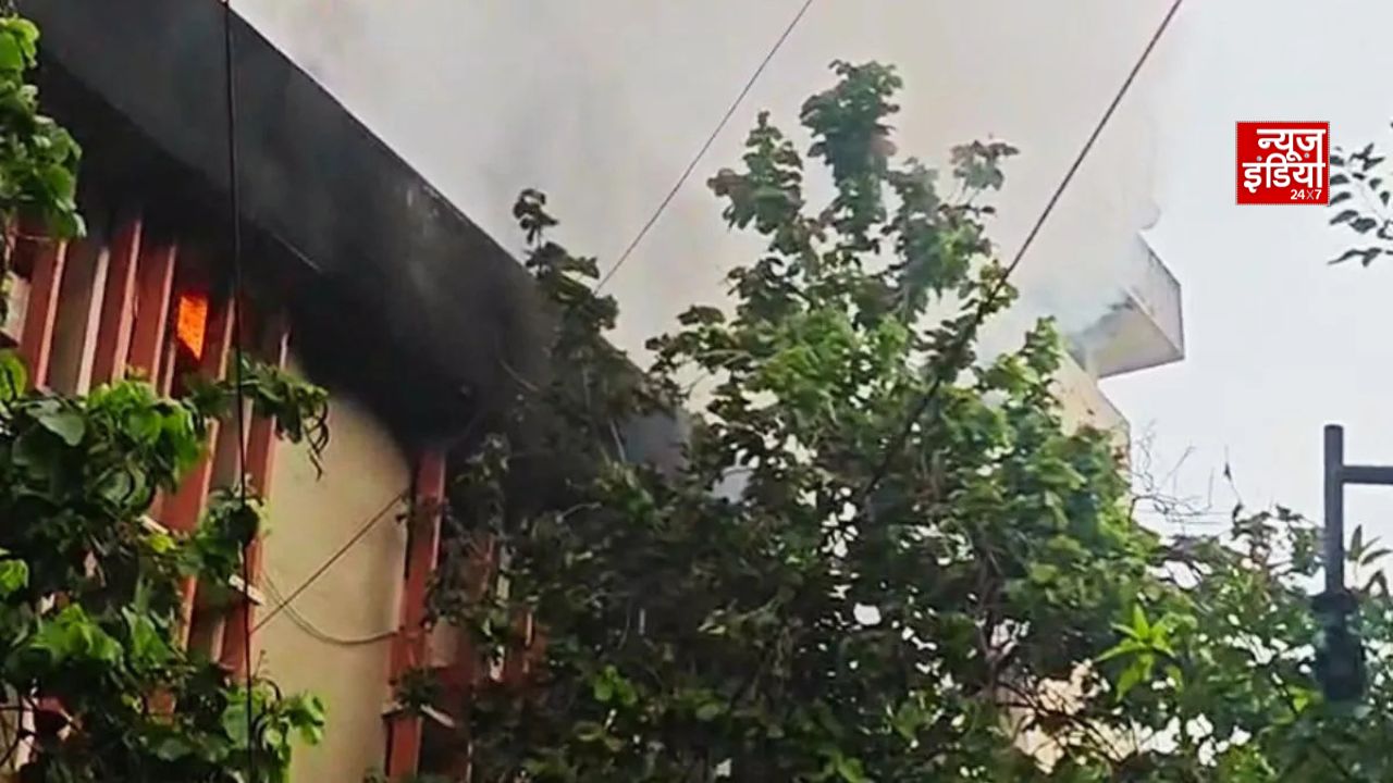 राजधानी लखनऊ के जवाहर भवन में आग, महत्वपूर्ण दस्तावेजों को भारी नुकसान