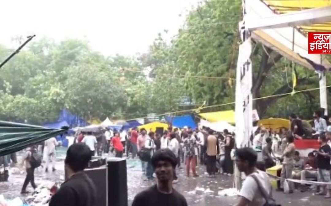 दिल्ली के जंतर-मंतर पर प्रदर्शन के दौरान बवाल, पथराव में 2 ACP समेत 5 घायल