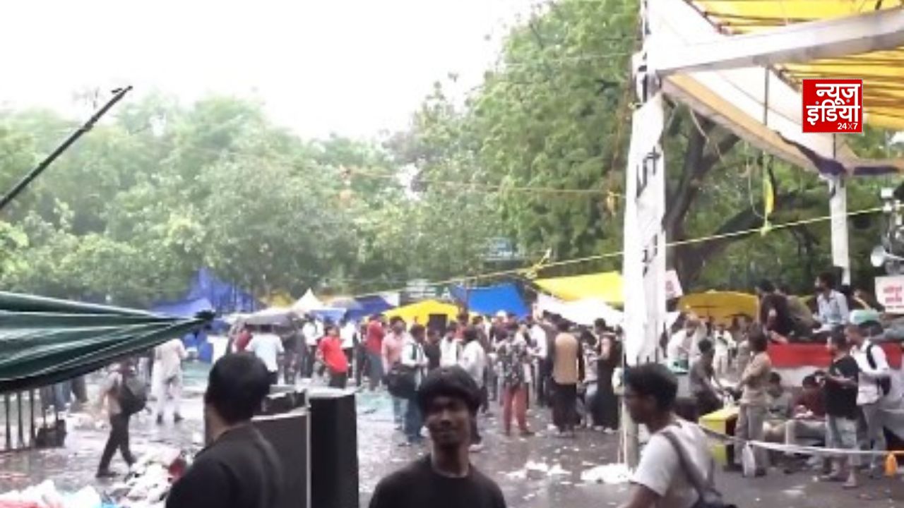 दिल्ली के जंतर-मंतर पर प्रदर्शन के दौरान बवाल, पथराव में 2 ACP समेत 5 घायल