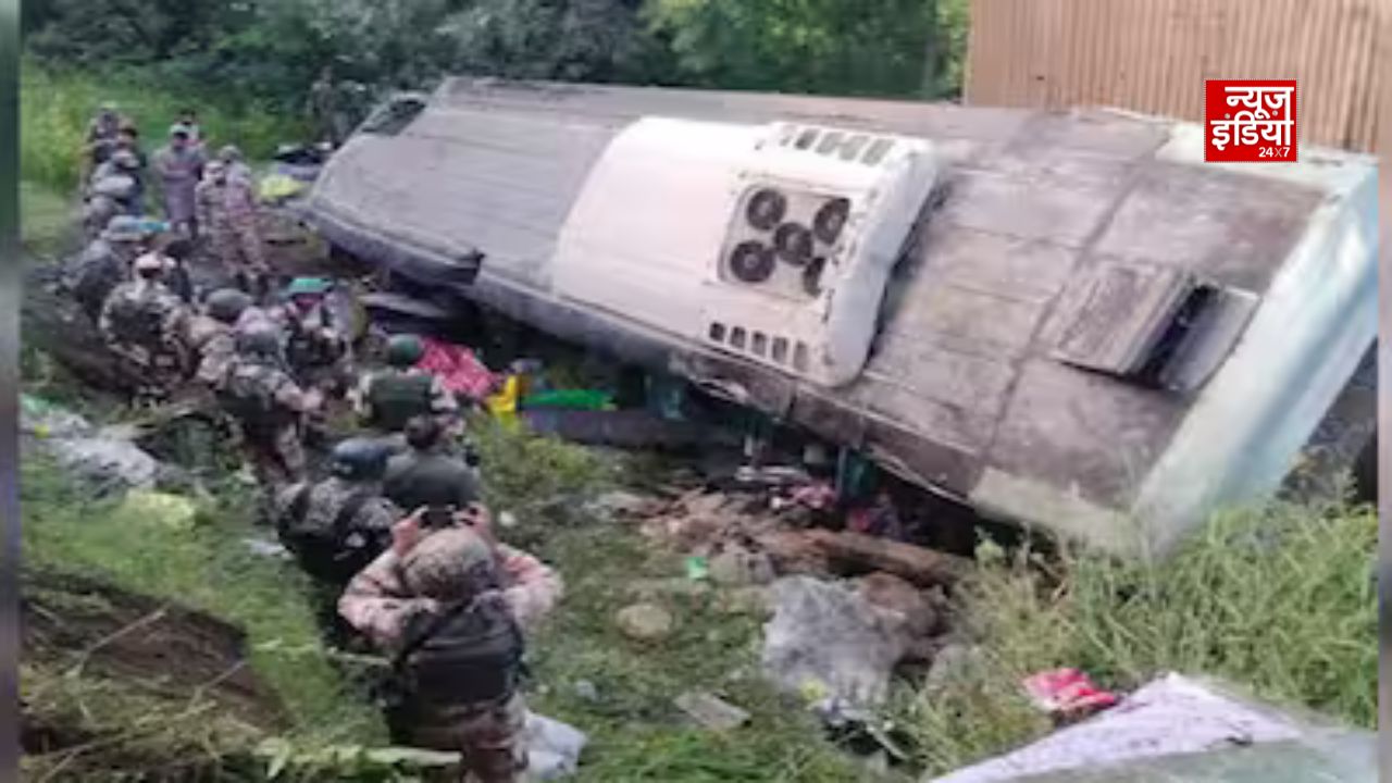अमरनाथ यात्रा के दौरान बड़ा हादसा, सड़क से फिसलकर घर पर गिरी बस; 39 श्रद्धालु घायल