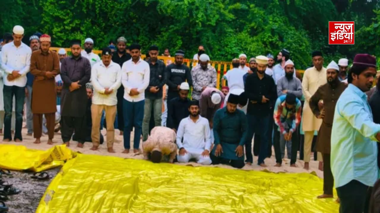 भोजशाला विवाद: अंतरिम ‘सुप्रीम’ फैसले के बाद पीछे की जमीन पर पढ़ी गई जुमे की नमाज, पुलिस ने की बैरिकेडिंग; स्थानीय लोगों ने जताई थी आपत्ति
