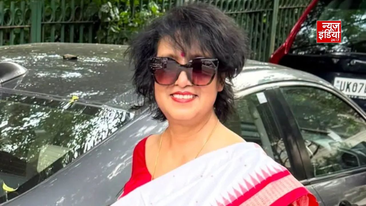 19 साल बाद कोलकाता लौटीं तसलीमा नसरीन, एयरपोर्ट पर हुआ गर्मजोशी से स्वागत
