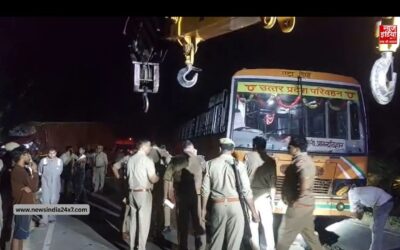 एटा में दर्दनाक सड़क हादसा, ट्रक ने सड़क किनारे खड़े लोगों को रौंदा; 5 की मौत