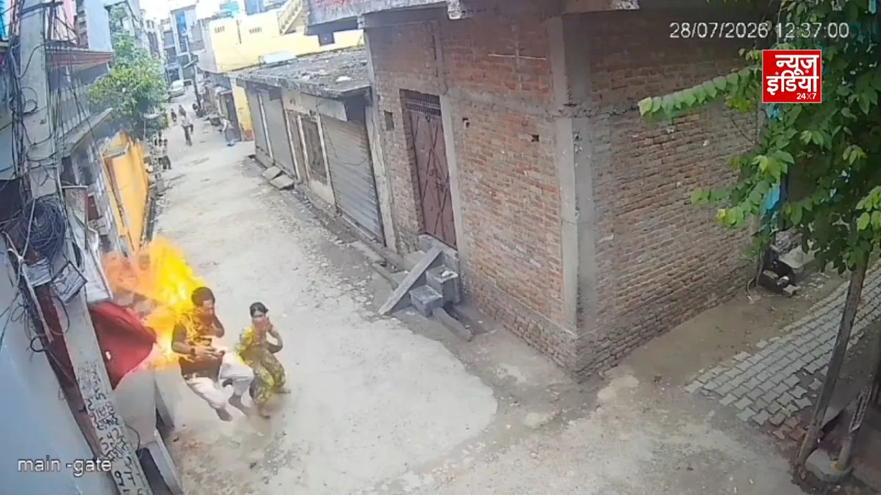 पत्नी से विवाद के बाद युवक ने खुद को लगाई आग, CCTV में कैद हुई दर्दनाक आखिरी दौड़
