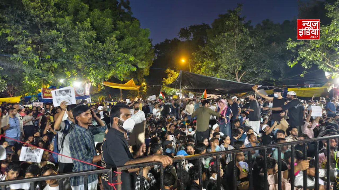 NEET प्रदर्शनकारियों को बड़ी राहत, दिल्ली सरकार ने केस बंद करने का किया ऐलान; आपराधिक रिकॉर्ड वालों पर होगी कार्रवाई