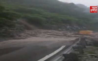 उत्तराखंड में बारिश का कहर, दिल्ली-यमुनोत्री हाईवे पर उफनता झरना, भूस्खलन और सैलाब से दहशत