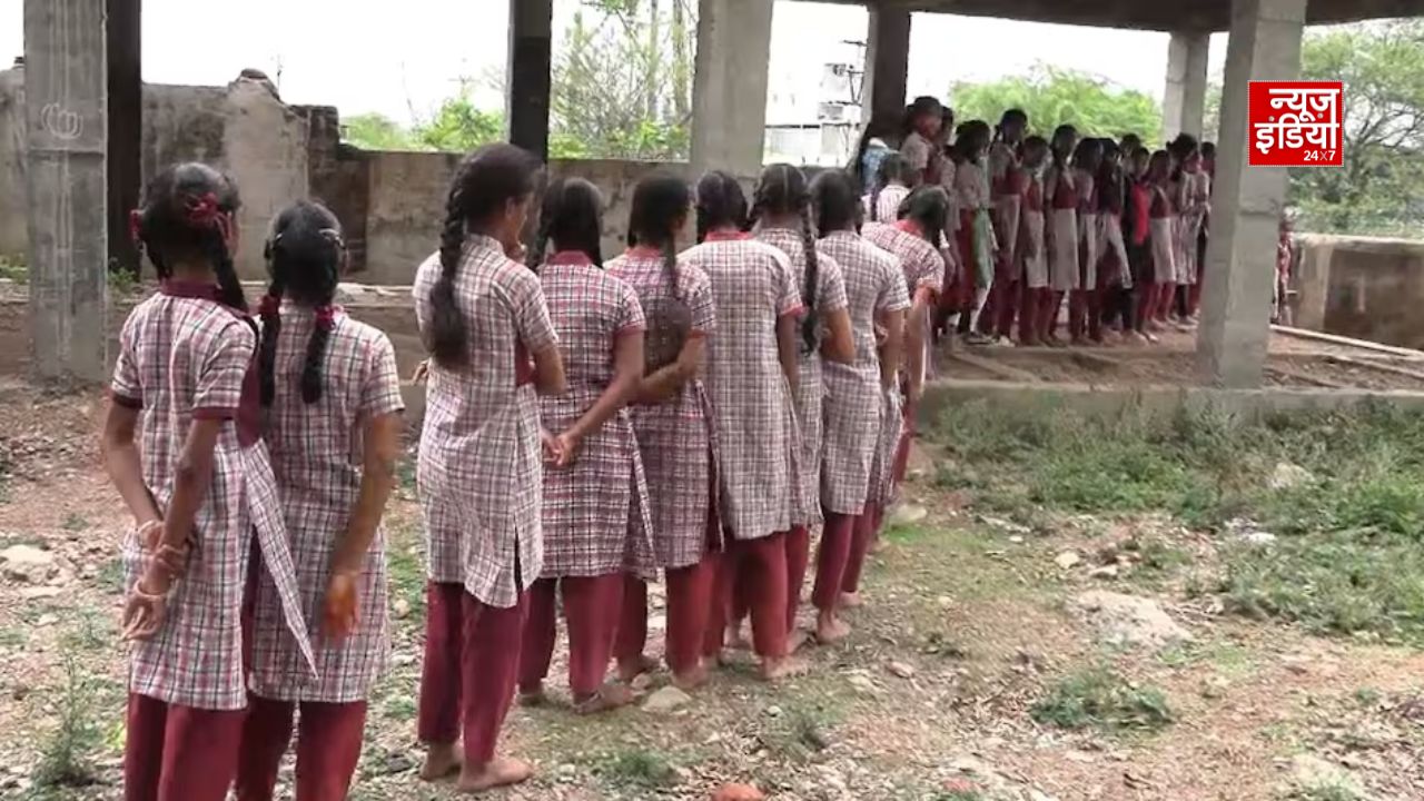 250 छात्रों पर सिर्फ एक टॉयलेट, तेलंगाना के सरकारी स्कूल की बदहाल व्यवस्था उजागर