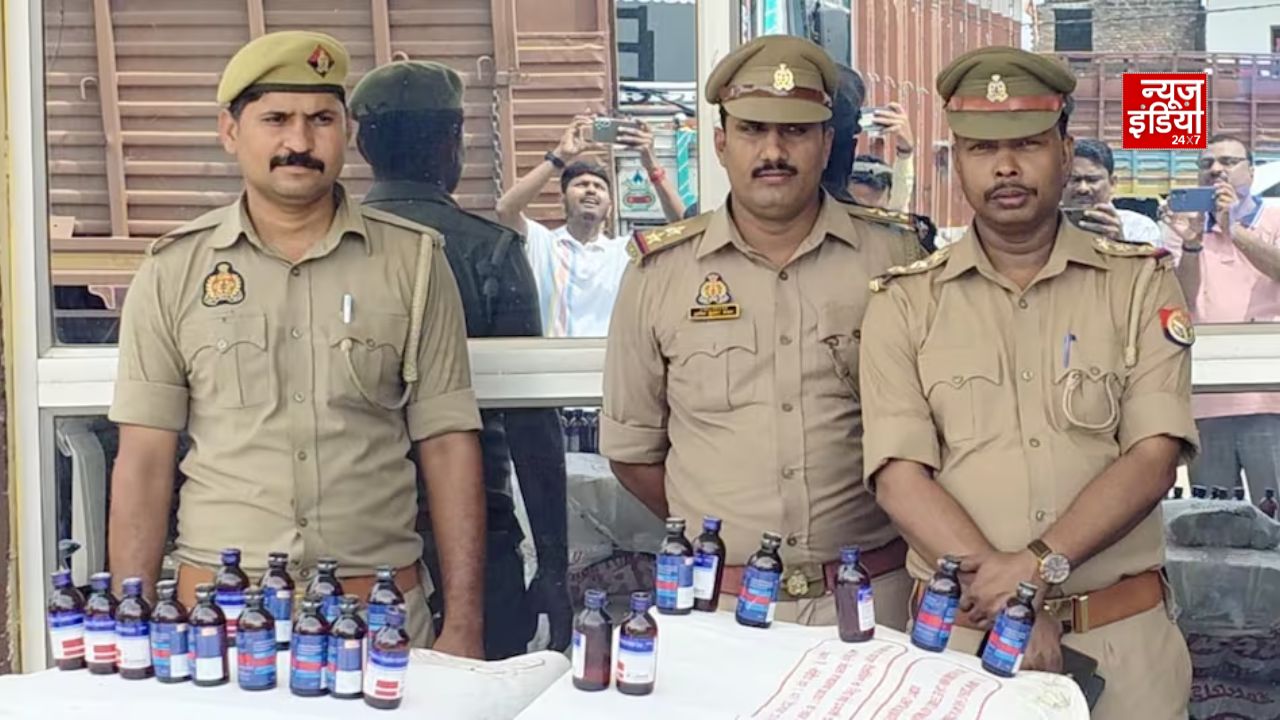 चंदौली में मुर्गी दाने की बोरियों के पीछे छिपा था 15 लाख का प्रतिबंधित कोडीन कफ सिरप, 7,200 शीशियां बरामद