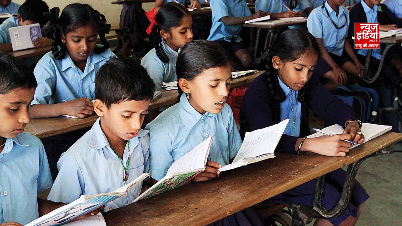 UDISE+ रिपोर्ट: स्कूल ड्रॉपआउट घटा, पहली बार 1.02 करोड़ के पार पहुंची शिक्षकों की संख्या