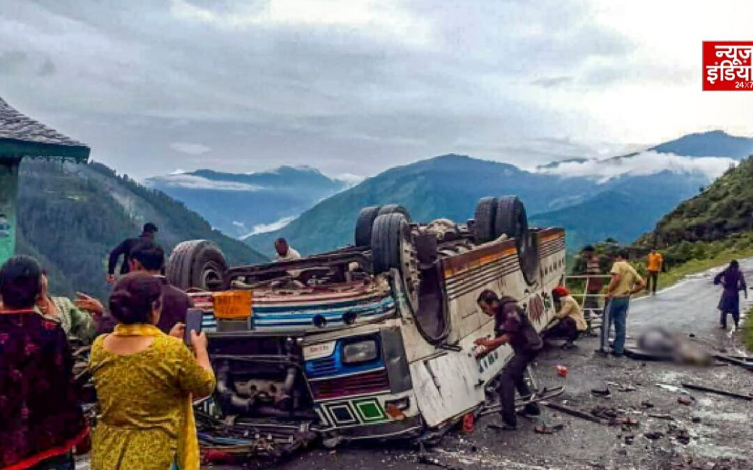 हिमाचल के चंबा में भीषण बस हादसा, खाई में गिरी बस; 7 यात्रियों की मौत, 11 घायल