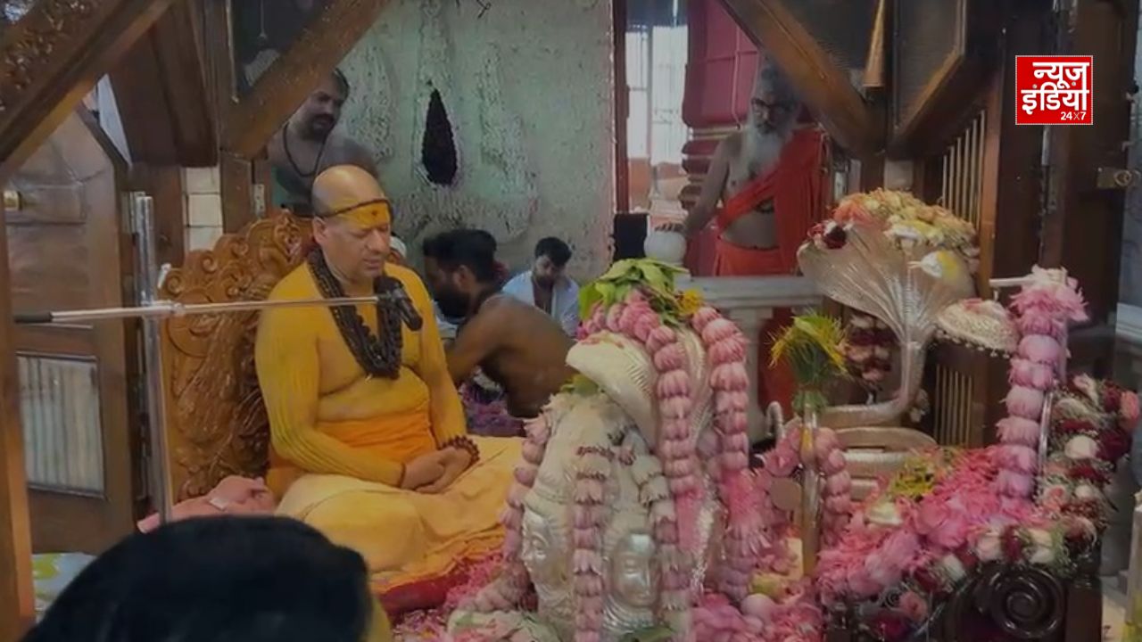 सावन के प्रथम सोमवार पर उमड़ा आस्था का महासागर, हजारों श्रद्धालुओं ने किए स्वामी कैलाशानंद गिरी जी महाराज के दर्शन