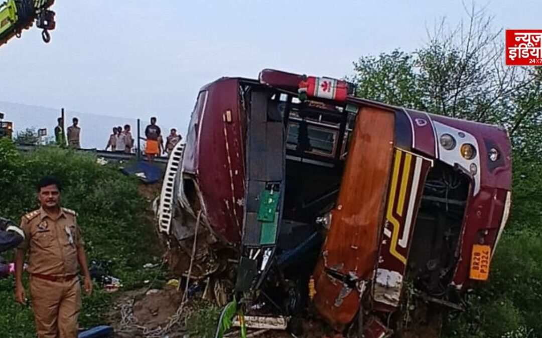 आगरा-लखनऊ एक्सप्रेसवे पर 2 बड़े बस हादसे, दोनों हादसों में 34 यात्री हुए घायल