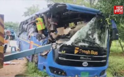 तेलंगाना में भीषण सड़क हादसा, खड़े कंटेनर से टकराई बस; 6 की मौत, 20 घायल