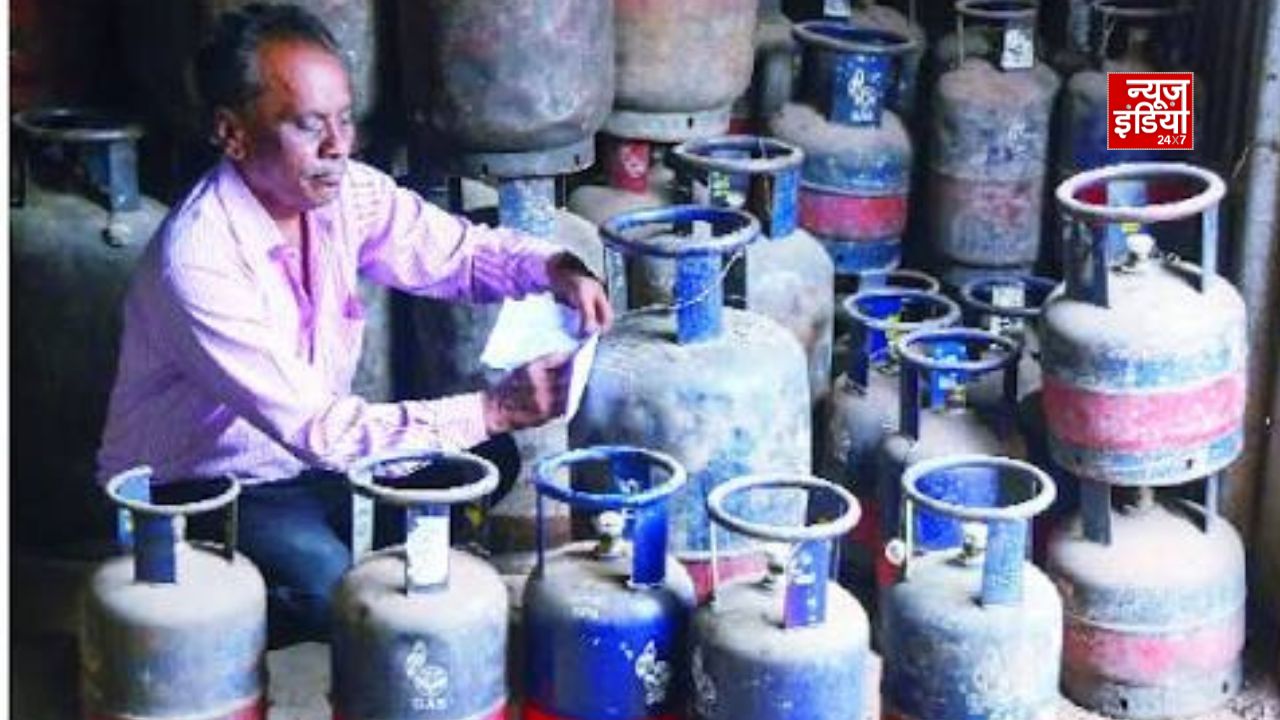 कमर्शियल LPG सिलेंडर 200 रुपये से ज्यादा सस्ता, कारोबारियों को बड़ी राहत