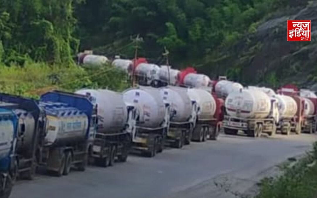 NH-37 पर ट्रांसपोर्टरों की हड़ताल, मणिपुर में पेट्रोल-डीजल का संकट गहराया
