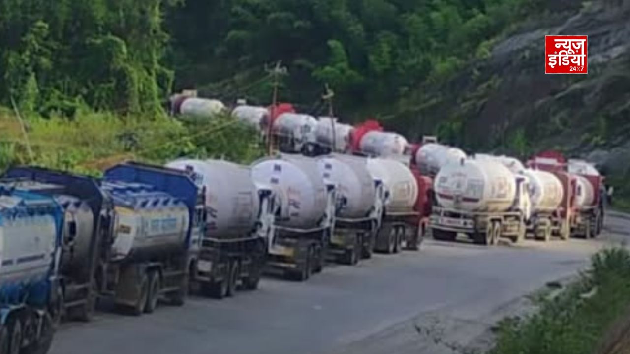 NH-37 पर ट्रांसपोर्टरों की हड़ताल, मणिपुर में पेट्रोल-डीजल का संकट गहराया