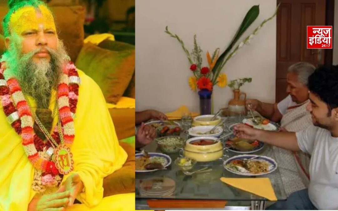 खाना खाते समय TV-मोबाइल देखना सही या गलत? प्रेमानंद महाराज ने बताया भोजन का सही तरीका