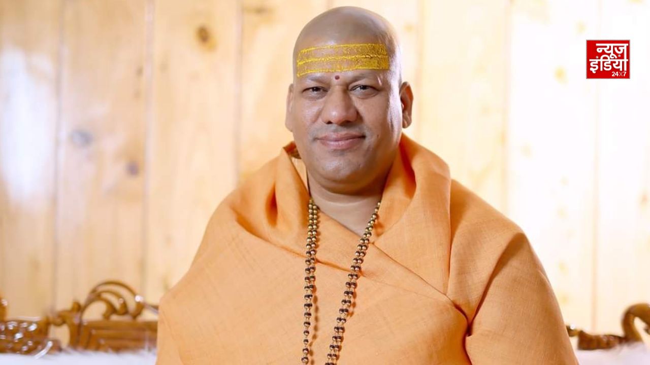 स्वामी कैलाशानन्द गिरि महाराज ने युवाओं से की अपील, बोले- लोकतांत्रिक विरोध करें लेकिन भाषा की मर्यादा बनाए रखें
