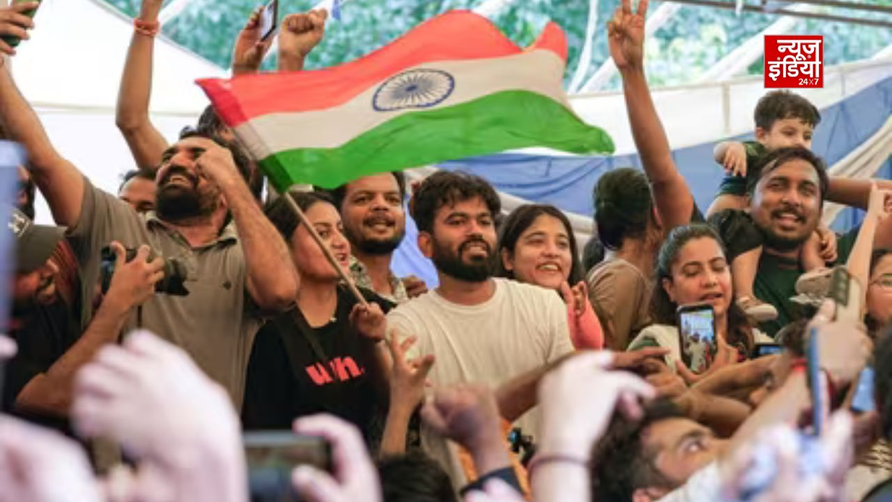 10 लाख की फंडिंग को लेकर घिरे अभिजीत दीपके, ECI जांच की मांग उठी