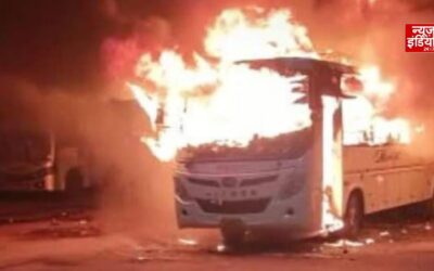 चलती बस में अचानक लगी भीषण आग, अंदर थे 35 यात्री; ड्राइवर की सूझबूझ से टला बड़ा हादसा
