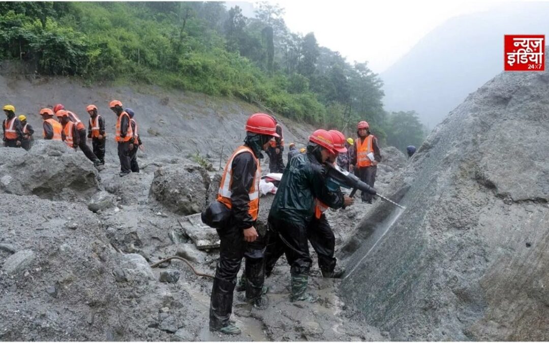 नेपाल बाढ़: सुरंगों में फंसे 900 से ज्यादा मजदूर, त्रिशूली-3ए में बनाया रास्ता; ऑक्सीजन-खाना भेजा