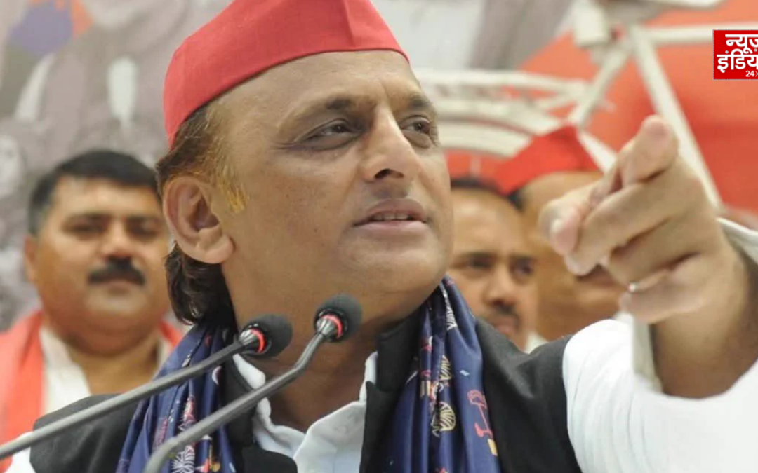 सपा के रंग में आया बदलाव, अखिलेश के नीले गमछे से छात्र सभा तक; दलित वोट पर नजर?