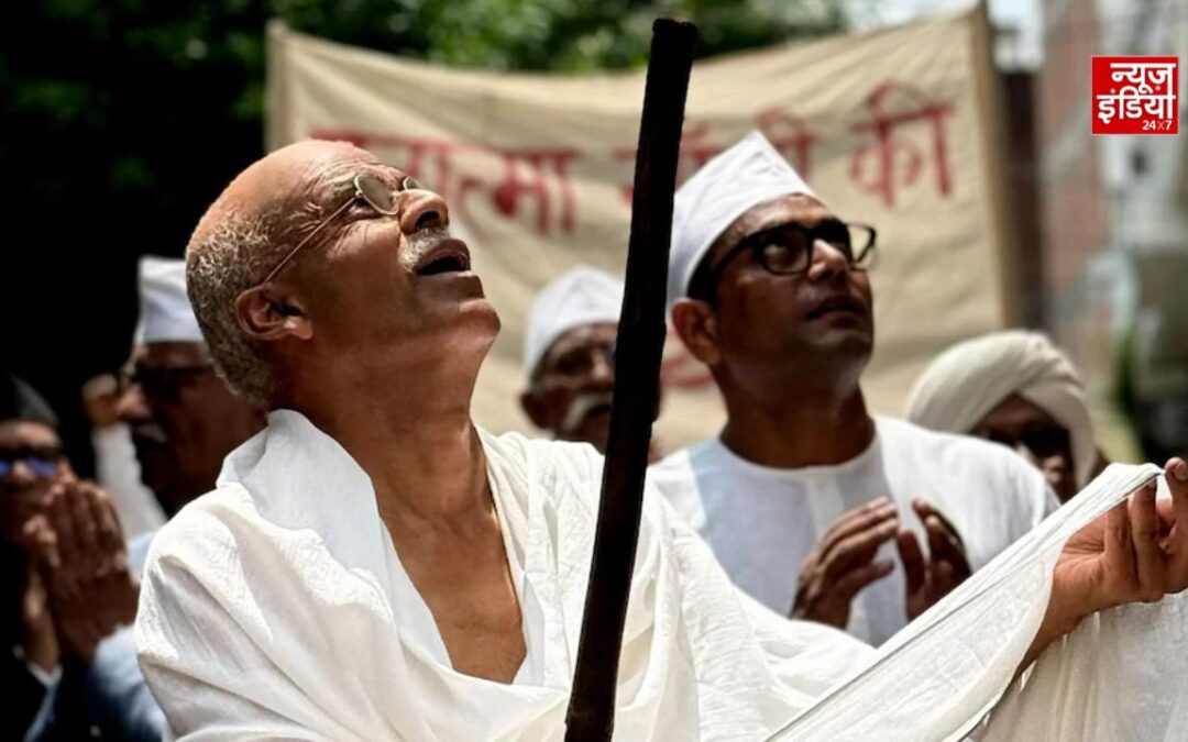 महात्मा गांधी का रोल निभाएंगे मनोज बाजपेयी, घटाया 10 किलो वजन, फर्स्ट लुक देख चौंके फैन्स