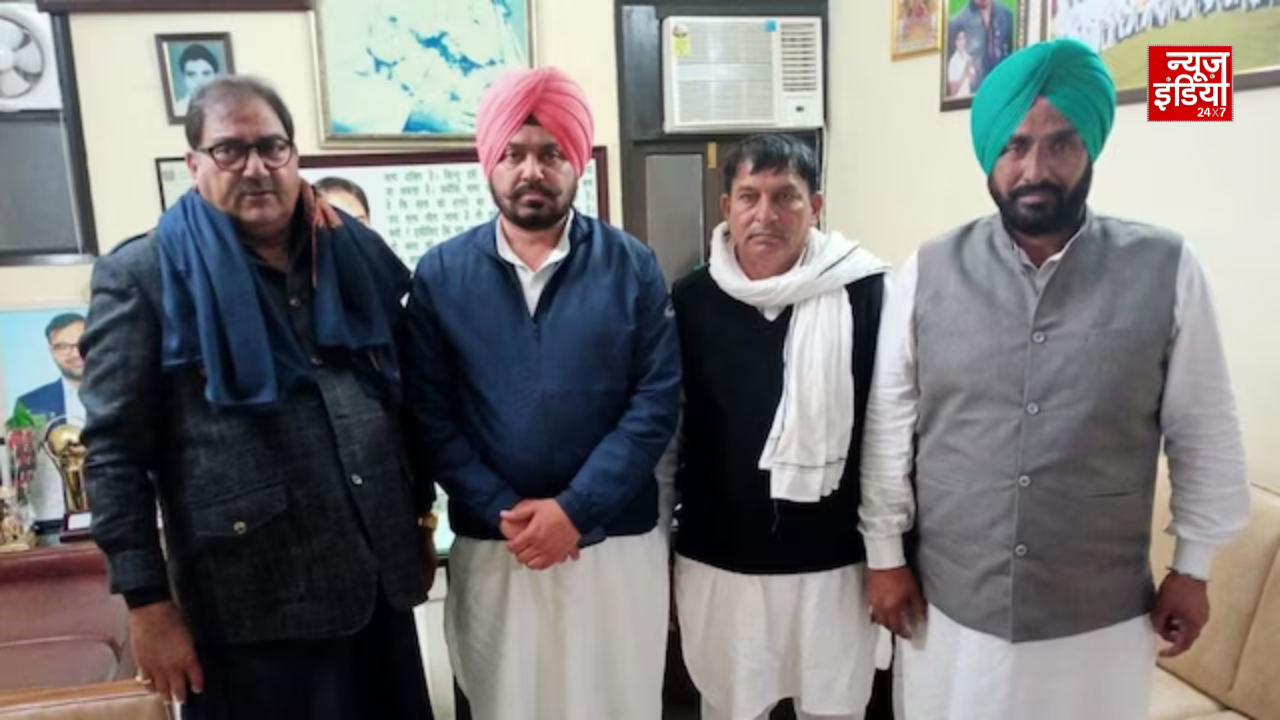 गगनजोत संधू की मौत के बाद रूपनगर फार्म हाउस में जांच करती पुलिस