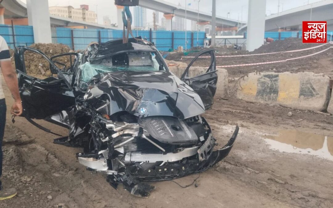 मुंबई में दर्दनाक हादसा, ब्रिज से नीचे गिरी BMW; तीन की मौत, एक गंभीर