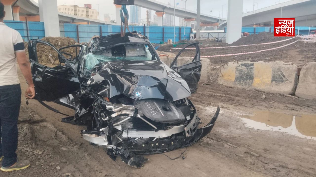 मुंबई में दर्दनाक हादसा, ब्रिज से नीचे गिरी BMW; तीन की मौत, एक गंभीर