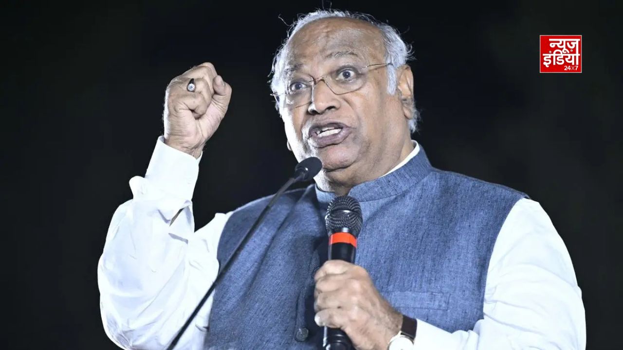 कांग्रेस अध्यक्ष खरगे का चुनाव आयोग पर हमला, कहा- VIP के लिए प्रेस रिलीज, आम वोटरों के लिए खामोशी’