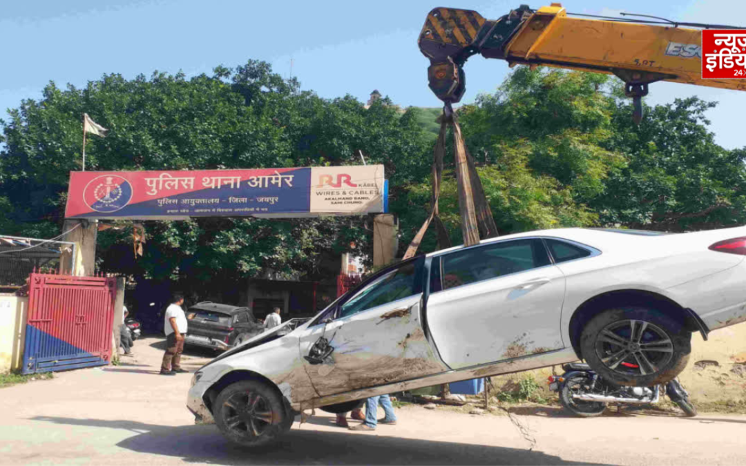 मर्सिडीज में CA का अपहरण, 3 बार चलती कार से कूदकर बचाई जान, हादसे के बाद भीड़ ने पीड़ित को ही बदमाश समझा