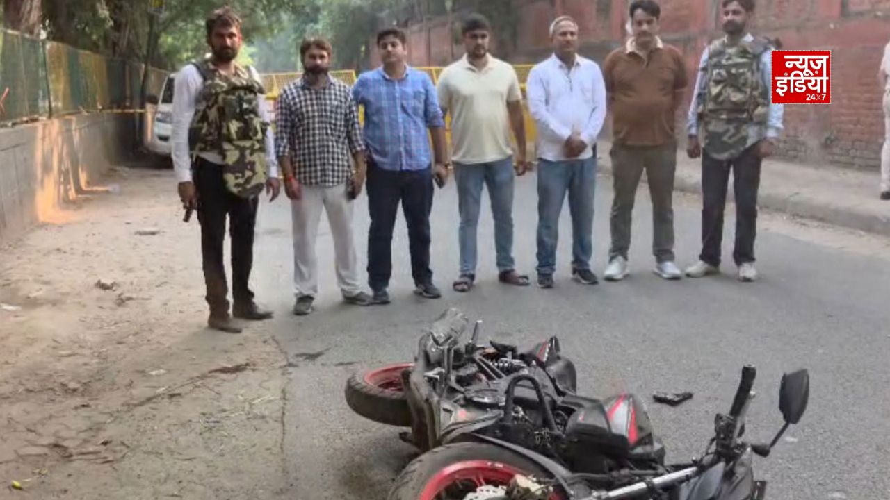कालकाजी मंदिर के पास नाबालिग से गैंगरेप का आरोप, पुलिसकर्मी बनकर धमकाने का मामला सामने आया