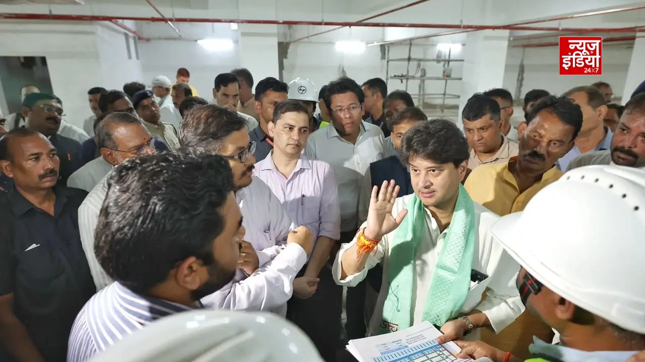 केंद्रीय मंत्री सिंधिया को काले झंडे दिखाने पर बढ़ा विवाद, ग्वालियर में BJP गुटों में झड़प