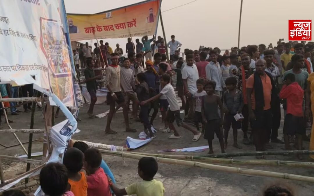 राघोपुर में CM और केंद्रीय मंत्री के इंतजार में 4 घंटे बैठे ग्रामीण, नहीं पहुंचे तो फाड़े बैनर-पोस्टर