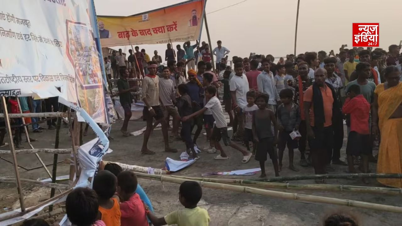 राघोपुर में CM और केंद्रीय मंत्री के इंतजार में 4 घंटे बैठे ग्रामीण, नहीं पहुंचे तो फाड़े बैनर-पोस्टर