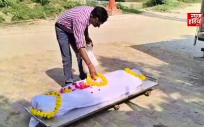 पति-बेटों ने शव लेने से किया इनकार, NGO ने दिया मां को कंधा; यमुना तट पर कराया अंतिम संस्कार