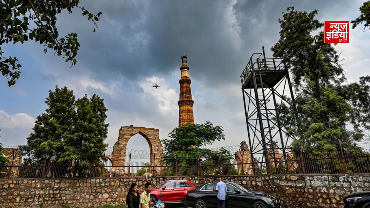 दिल्ली-NCR में बारिश से बदला मौसम, IMD ने जारी किया रेड अलर्ट