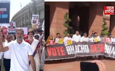 INDIA ब्लॉक का चुनाव आयोग तक मार्च, पुलिस के रोके जाने पर राहुल-प्रियंका समेत अन्य विपक्षी नेताओं ने दिया धरना