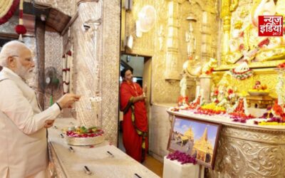 PM मोदी ने अपने सार्वजनिक जीवन के 25 साल पूरे होने पर दिल्ली के श्री विनायक मंदिर में की पूजा-अर्चना
